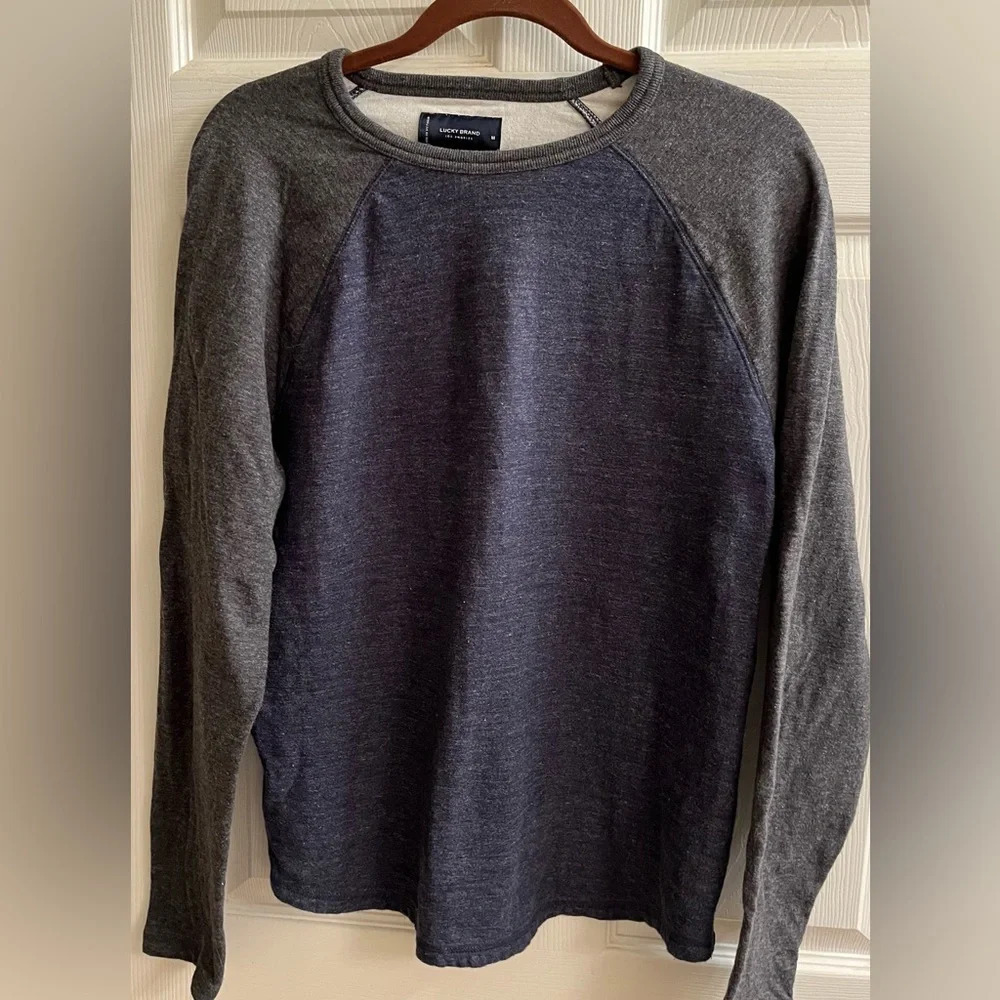 LUCKY BRAND- GRAY~ BLOUSE~M
